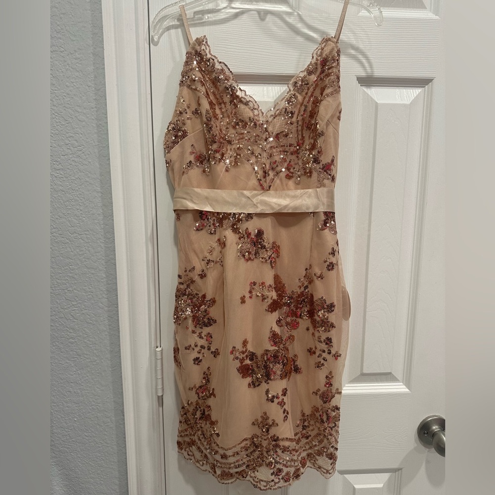 NWT MBM Unlimited Rose Gold Sequined Small